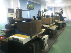 快走絲線切割車(chē)間一角