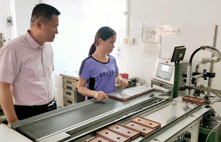 全自動(dòng)中周?chē)姶a機(jī)---電子行業(yè)應(yīng)用案例