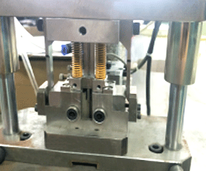 電感線圈磁芯裝配切斷模具