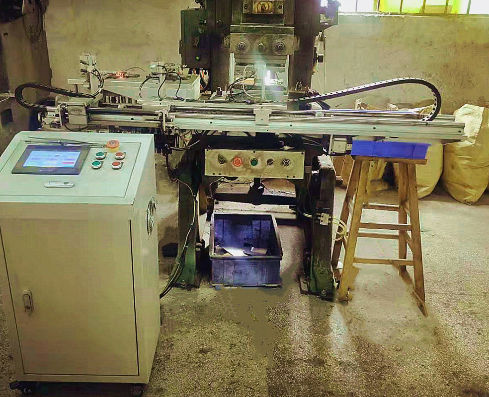 不銹鋼片沖壓沖床自動(dòng)上料機(jī)