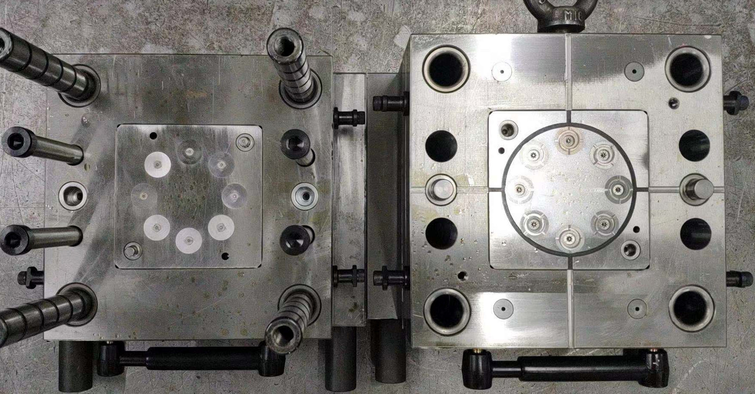 多腔齒輪成型模具