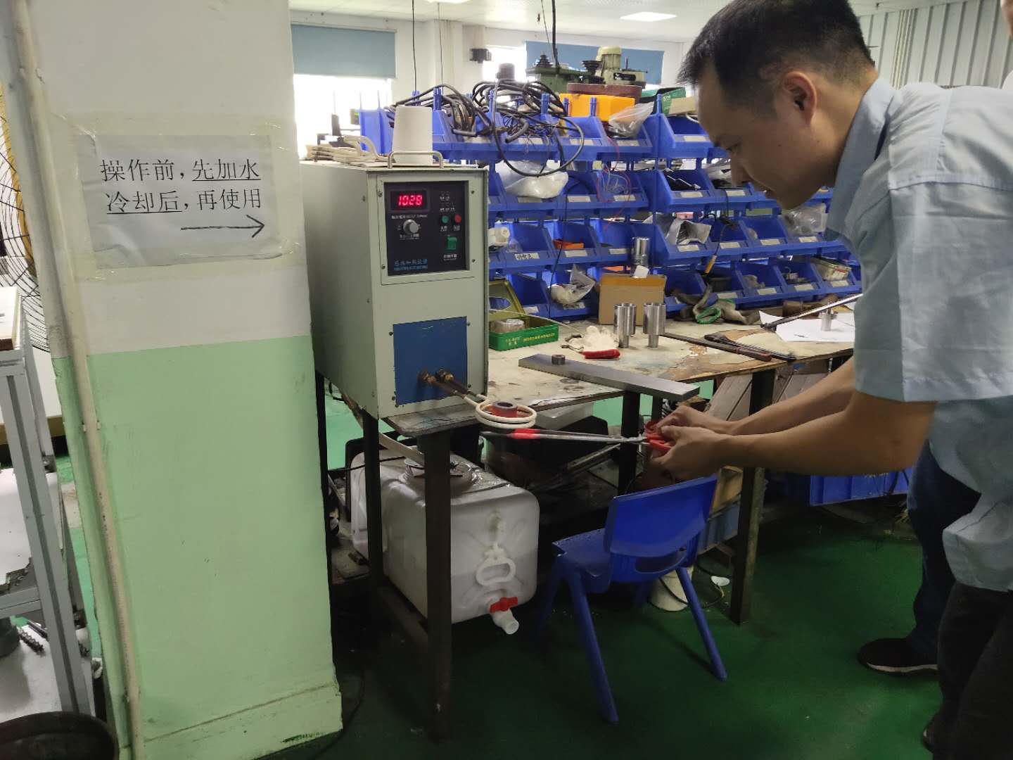 高頻焊接加工車(chē)間一角