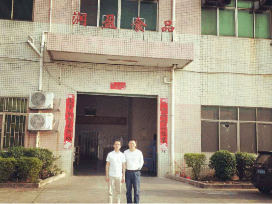 客戶領(lǐng)導(dǎo)與高準(zhǔn)機(jī)械董總合影留念